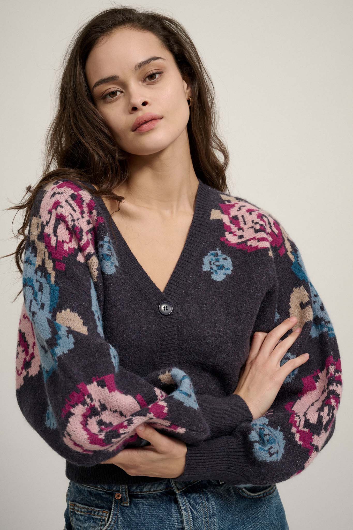 Winter Roses Floral Knit Cropped Cardigan Sweater - ShopPromesa