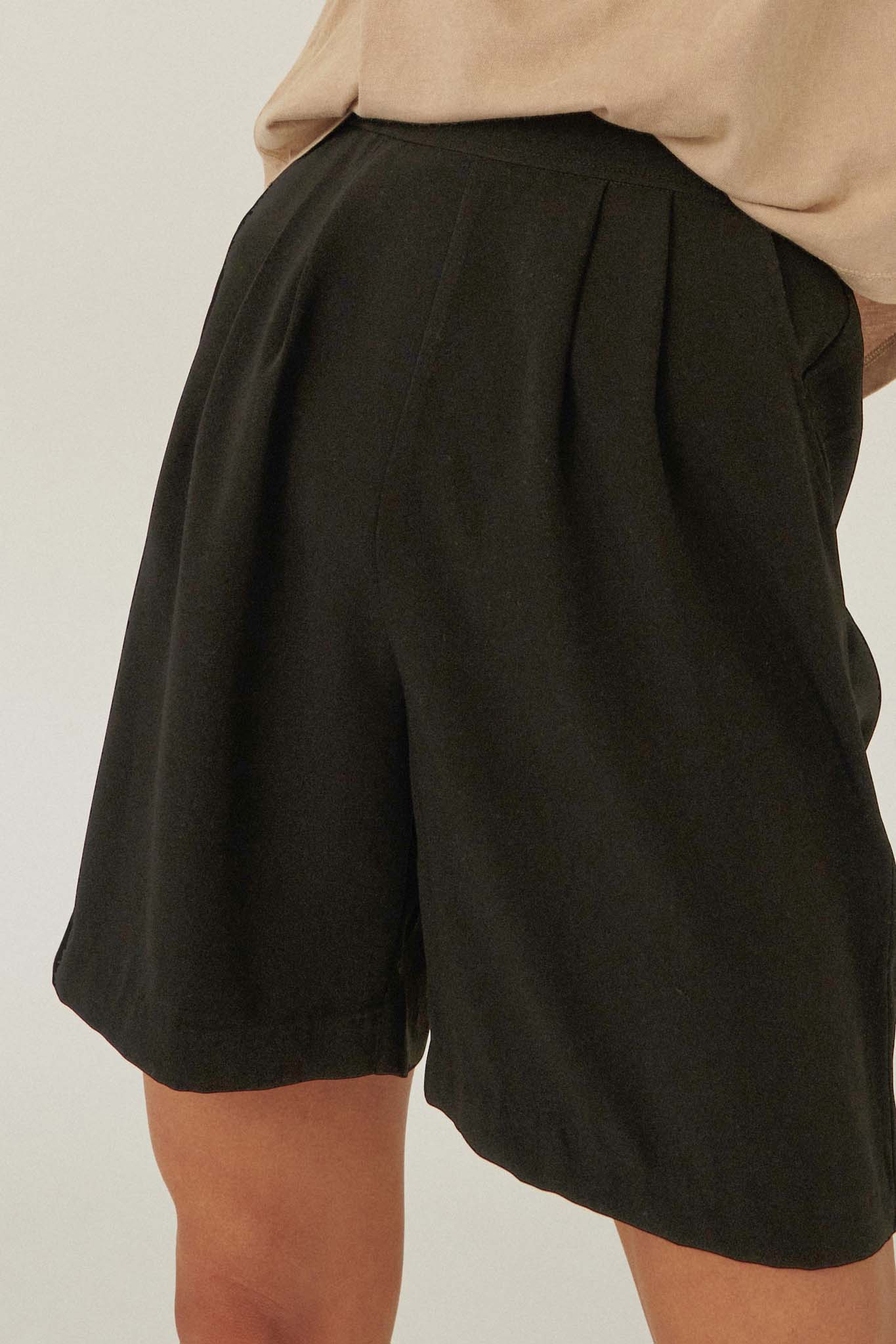 Office Gossip Pleat-Front Pocket Shorts - ShopPromesa