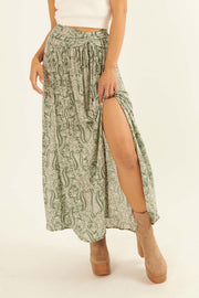 Beauty Queen Ornate Floral-Print Maxi Skirt - ShopPromesa