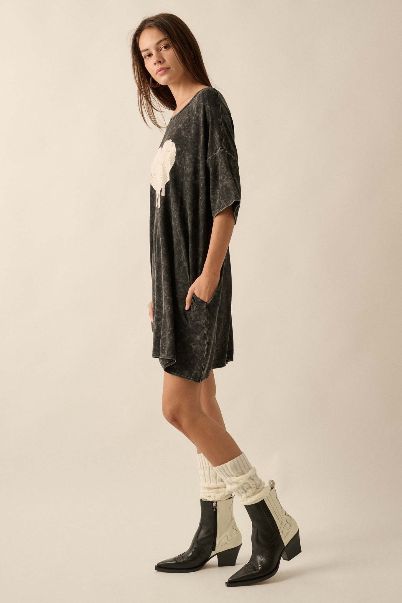 Melting Heart Vintage-Wash Graphic T-Shirt Dress - ShopPromesa