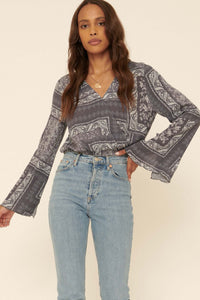 Bandana-Print Cropped Bell-Sleeve Top - ShopPromesa