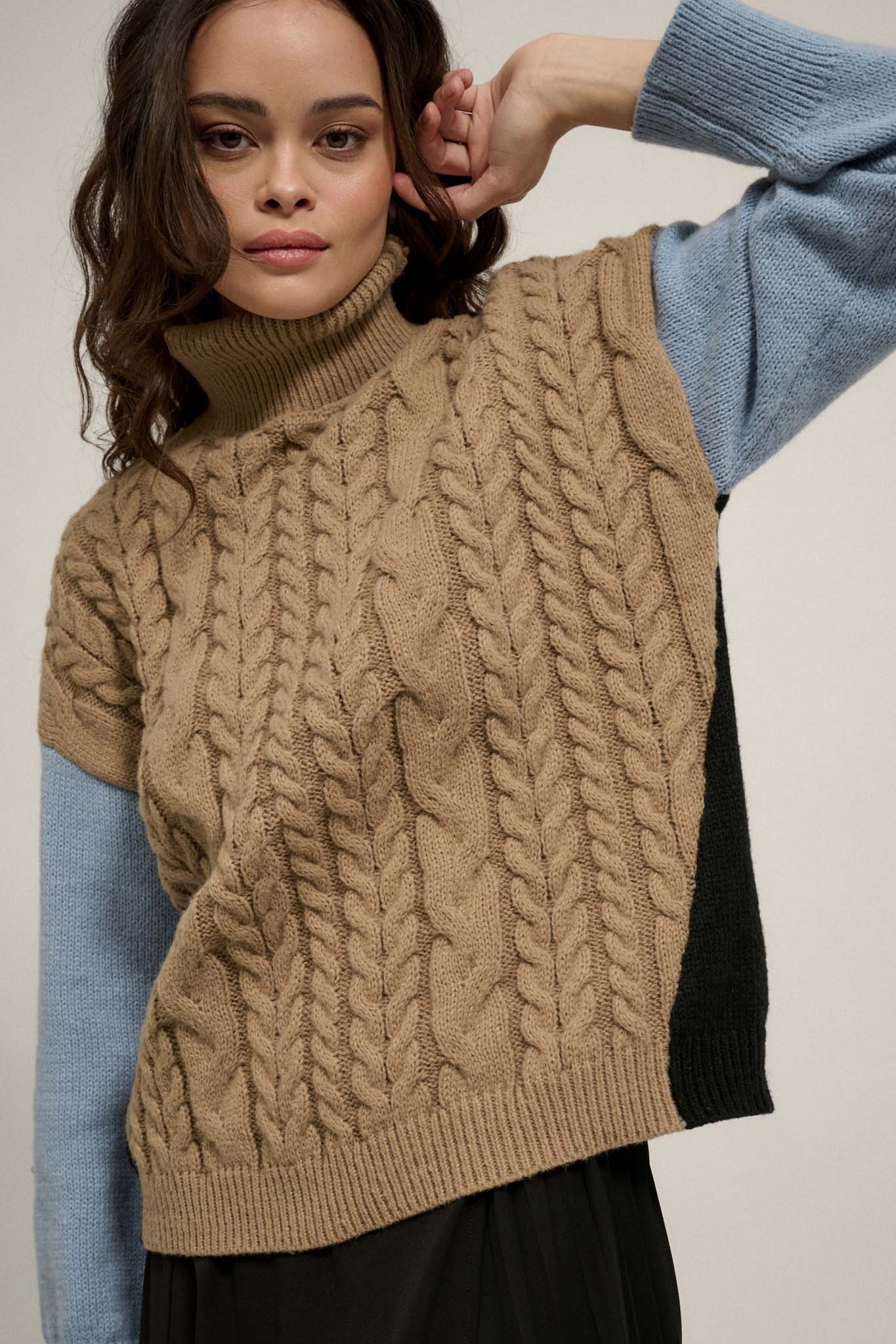 Me Time Colorblock Cable Knit Turtleneck Sweater - ShopPromesa