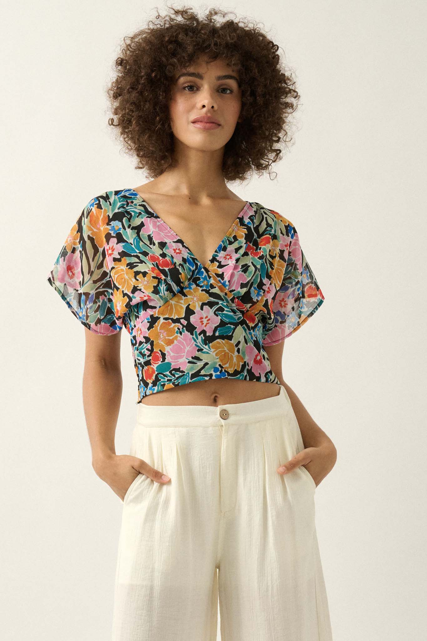 Cancún Sun Floral Chiffon Open-Back Crop Top - ShopPromesa